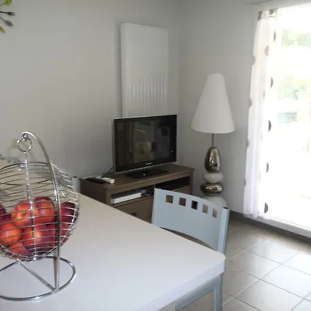 2 Pieces 3 Personnes Proche Plages 72997 *