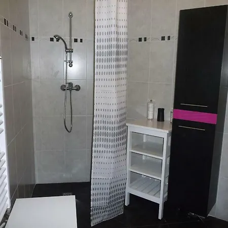 2 Pieces 3 Personnes Proche Plages 72997 * Ла-Сейн-сюр-Мер